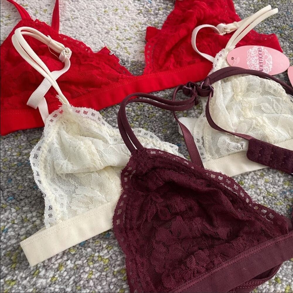 Brand New Set of 3 sexy Lace Bras Size Small